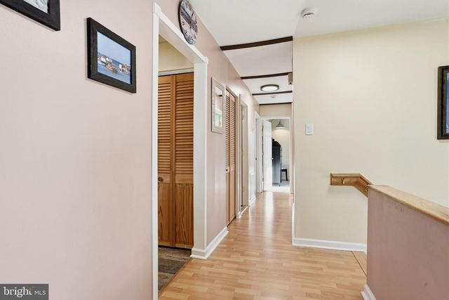 5 CHESTNUT DR, Newtown, PA 18940