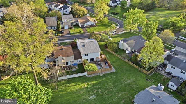 5 CHESTNUT DR, Newtown, PA 18940