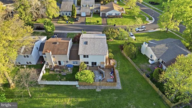 5 CHESTNUT DR, Newtown, PA 18940