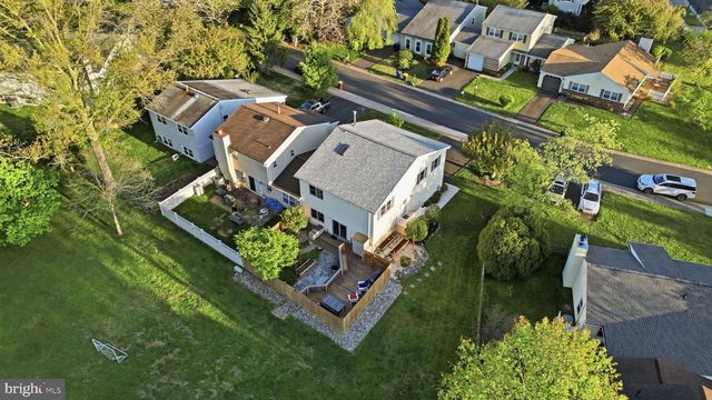 5 CHESTNUT DR, Newtown, PA 18940