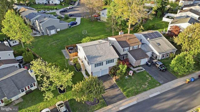 5 CHESTNUT DR, Newtown, PA 18940