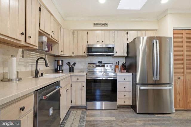 5 CHESTNUT DR, Newtown, PA 18940
