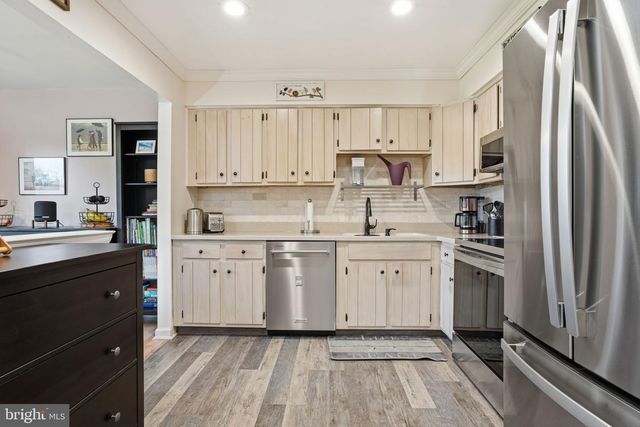 5 CHESTNUT DR, Newtown, PA 18940