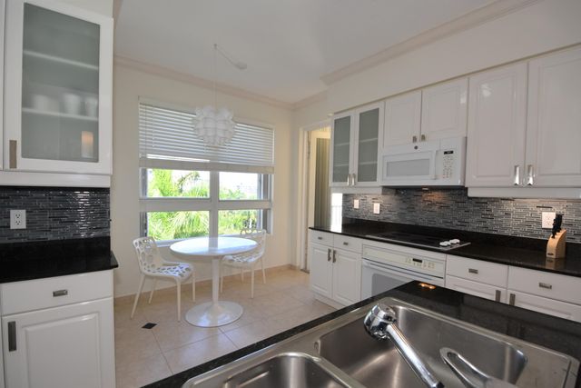 707 CRANDON Boulevard PH-8, Key Biscayne, FL 33149
