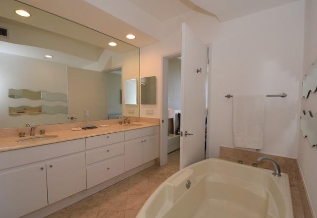 707 CRANDON Boulevard PH-8, Key Biscayne, FL 33149
