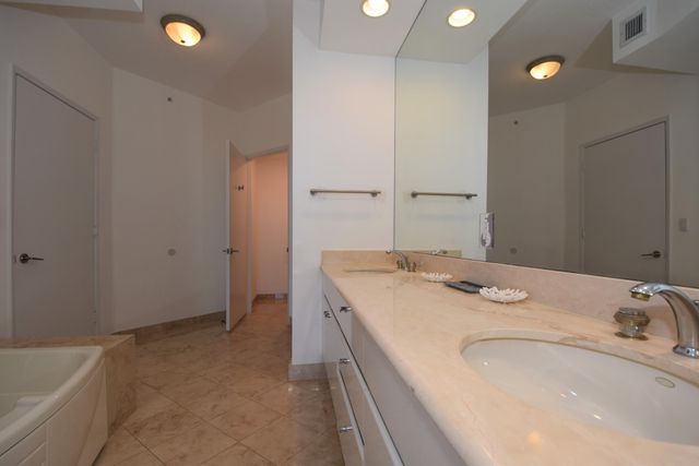 707 CRANDON Boulevard PH-8, Key Biscayne, FL 33149