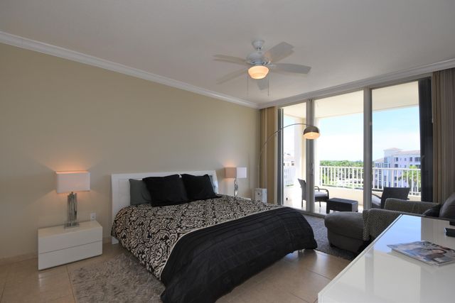 707 CRANDON Boulevard PH-8, Key Biscayne, FL 33149
