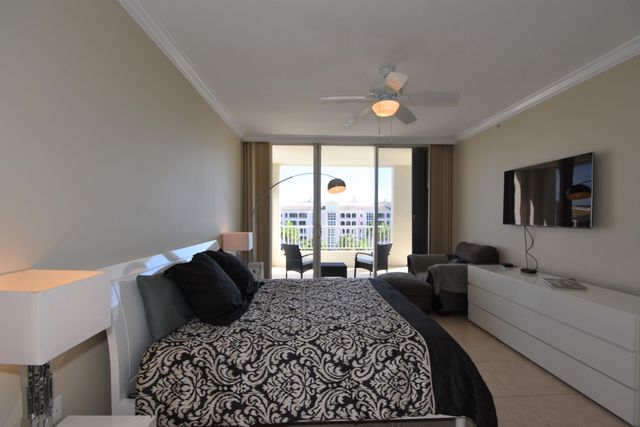 707 CRANDON Boulevard PH-8, Key Biscayne, FL 33149