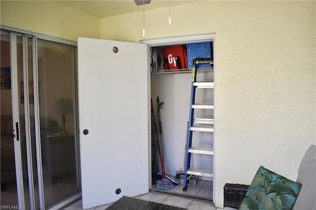 7725 Jewel LN # 202, Naples, FL 34109