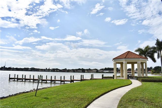 7725 Jewel LN # 202, Naples, FL 34109