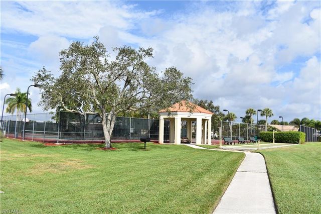 7725 Jewel LN # 202, Naples, FL 34109