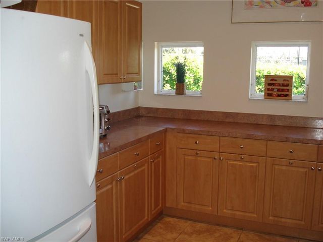 7725 Jewel LN # 202, Naples, FL 34109