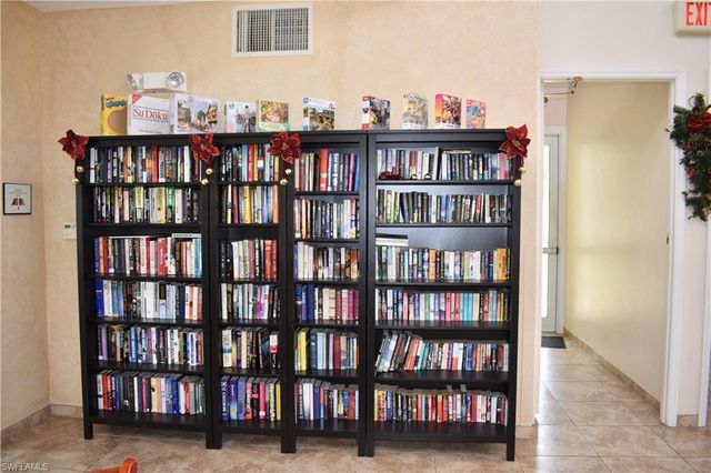 7725 Jewel LN # 202, Naples, FL 34109