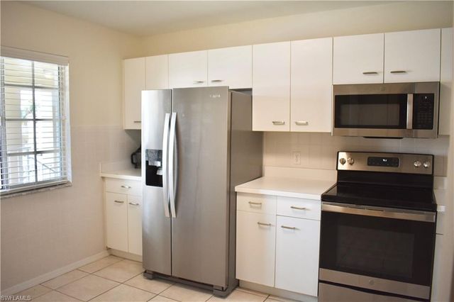 7725 Jewel LN # 202, Naples, FL 34109