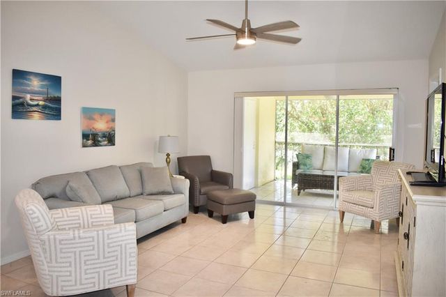 7725 Jewel LN # 202, Naples, FL 34109