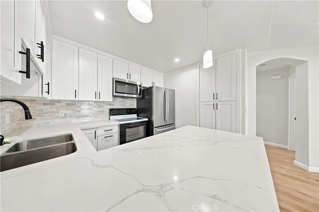 6815 Remmet Avenue 212, Los Angeles, CA 91303