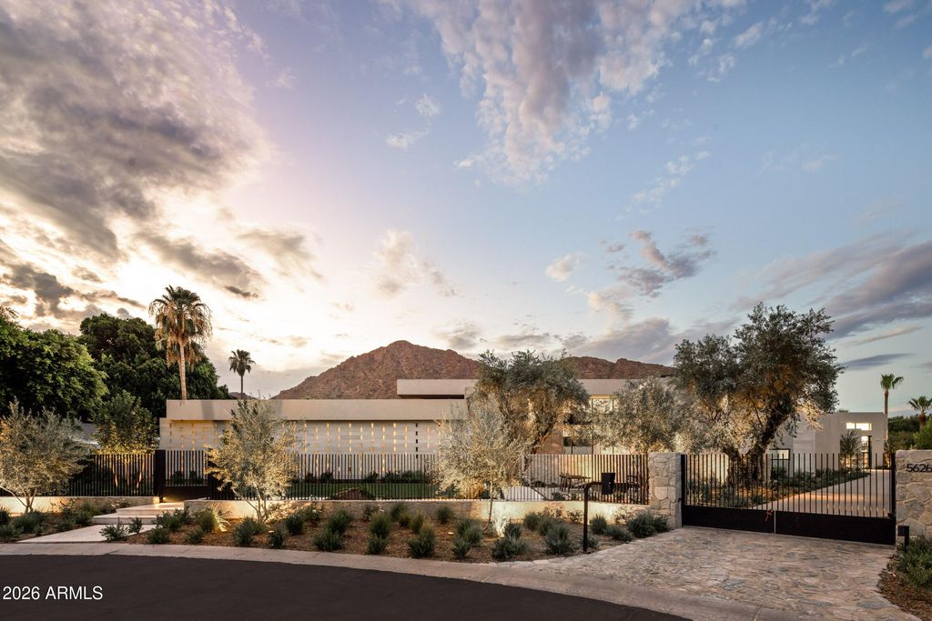 5626 E MONTECITO Avenue, Phoenix, AZ 85018 — exterior