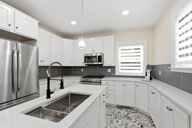 611 W 6TH Street, Erie, PA 16507