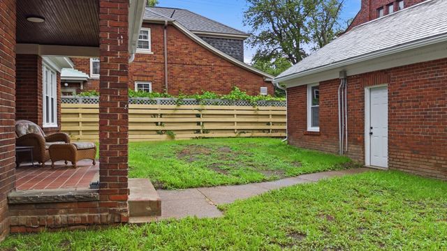 611 W 6TH Street, Erie, PA 16507
