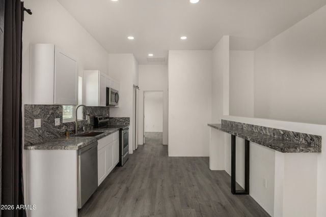 1933 E MONROE Street, Phoenix, AZ 85034