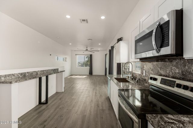 1933 E MONROE Street, Phoenix, AZ 85034