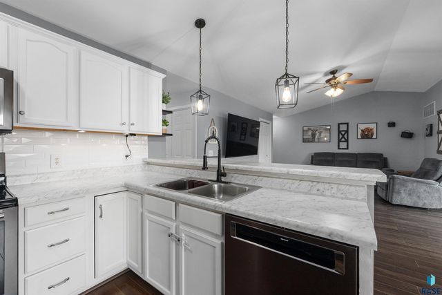 4912 S Klein Ave Avenue 28, Sioux Falls, SD 57106