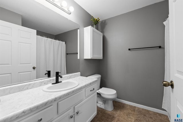 4912 S Klein Ave Avenue 28, Sioux Falls, SD 57106