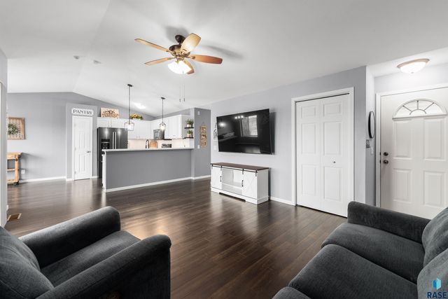 4912 S Klein Ave Avenue 28, Sioux Falls, SD 57106