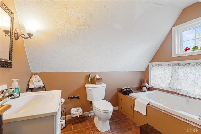 1670 Church Street, Appomattox, VA 24522