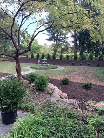 1670 Church Street, Appomattox, VA 24522