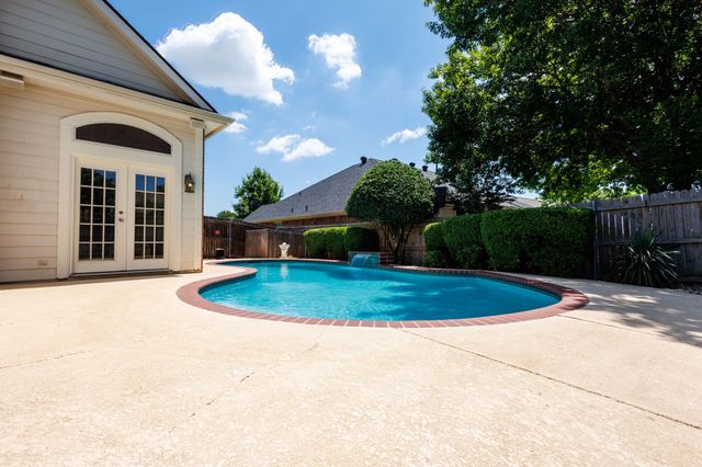 2611 Logan Drive, Mansfield, TX 76063