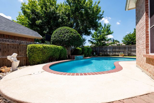2611 Logan Drive, Mansfield, TX 76063