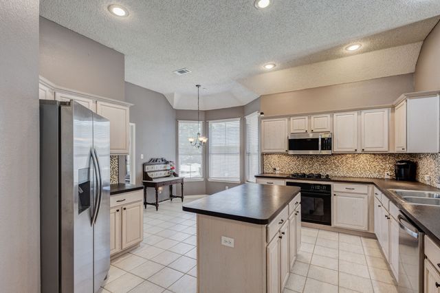 2611 Logan Drive, Mansfield, TX 76063