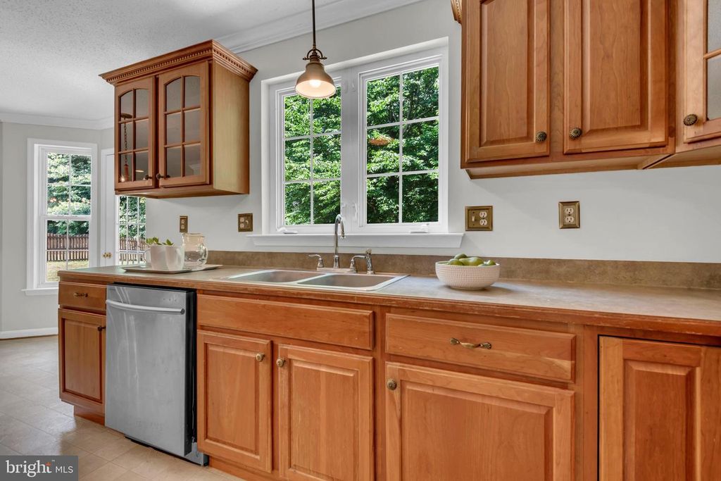 Image 12 of property listing at 108 SUSAN CONSTANT CT, La Plata, MD 20646