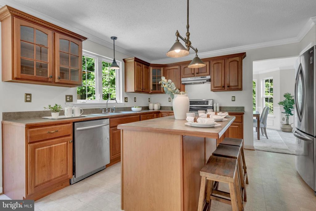 Image 15 of property listing at 108 SUSAN CONSTANT CT, La Plata, MD 20646