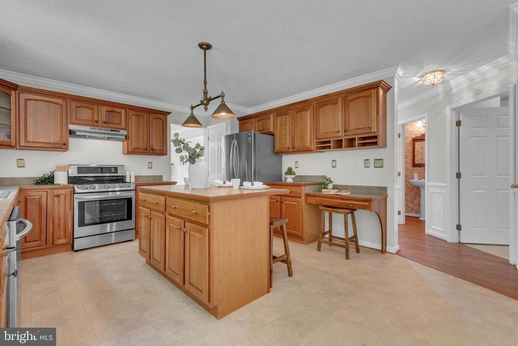 Image 16 of property listing at 108 SUSAN CONSTANT CT, La Plata, MD 20646