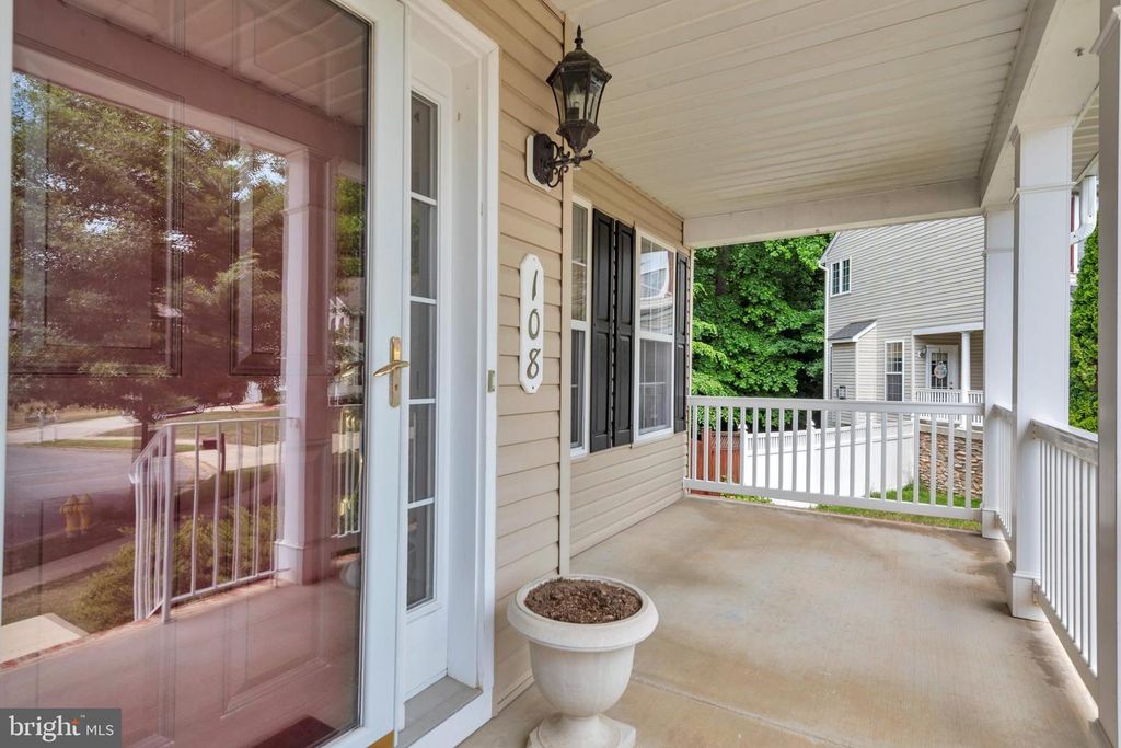 Image 3 of property listing at 108 SUSAN CONSTANT CT, La Plata, MD 20646