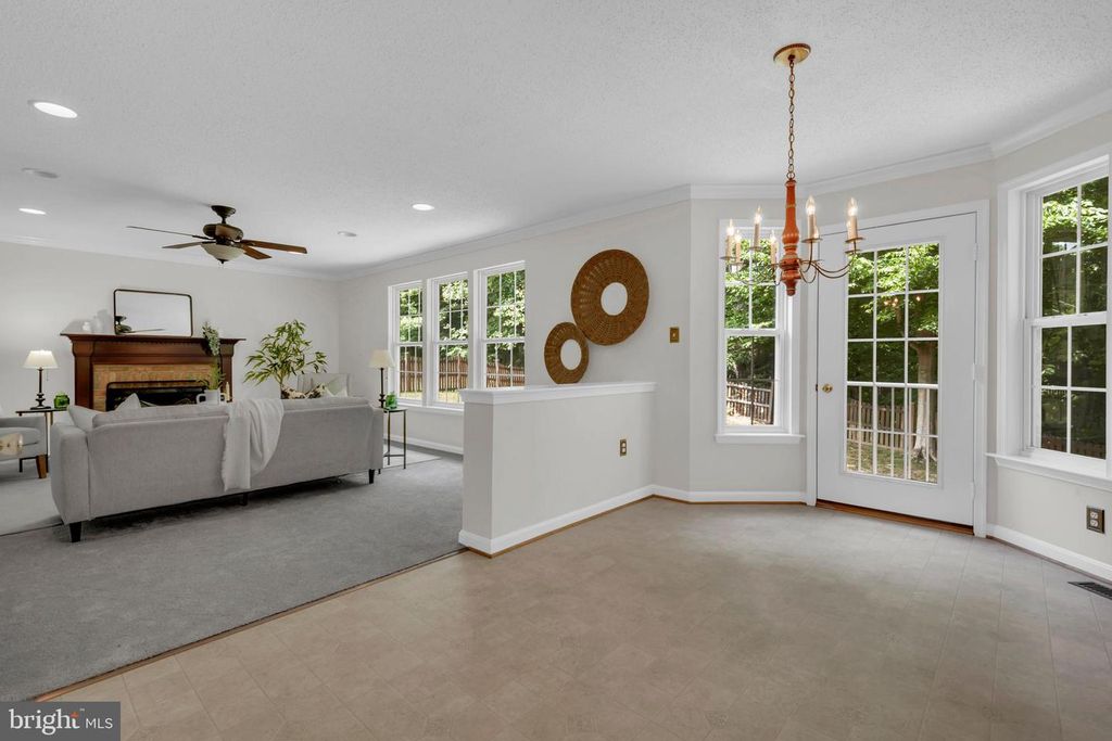 Image 9 of property listing at 108 SUSAN CONSTANT CT, La Plata, MD 20646