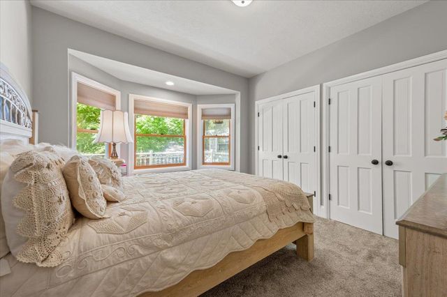12064 Waxwing Ct, Penn Valley, CA 95946
