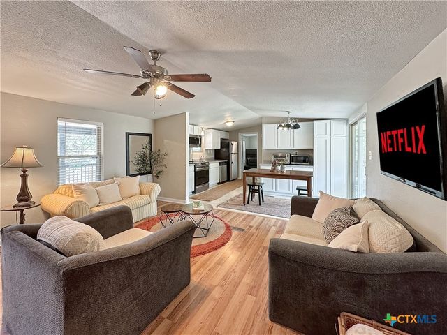 823 Trail Crest Drive, Canyon Lake, TX 78133