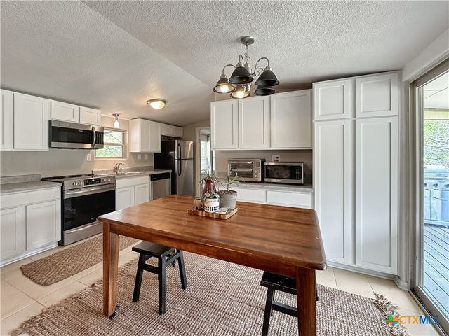 823 Trail Crest Drive, Canyon Lake, TX 78133