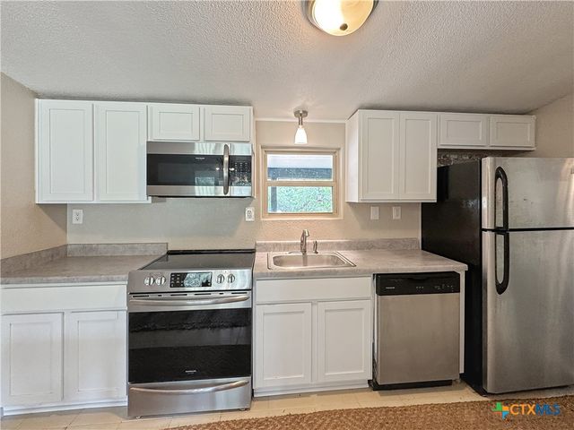 823 Trail Crest Drive, Canyon Lake, TX 78133