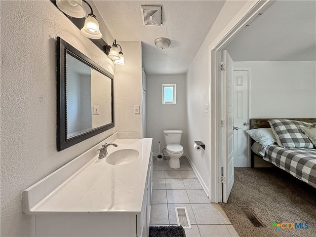 823 Trail Crest Drive, Canyon Lake, TX 78133