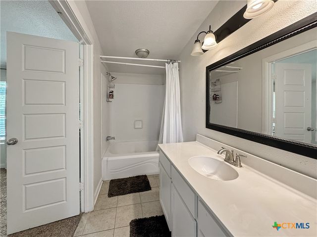 823 Trail Crest Drive, Canyon Lake, TX 78133