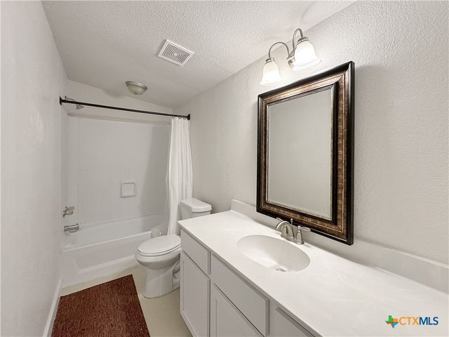 823 Trail Crest Drive, Canyon Lake, TX 78133