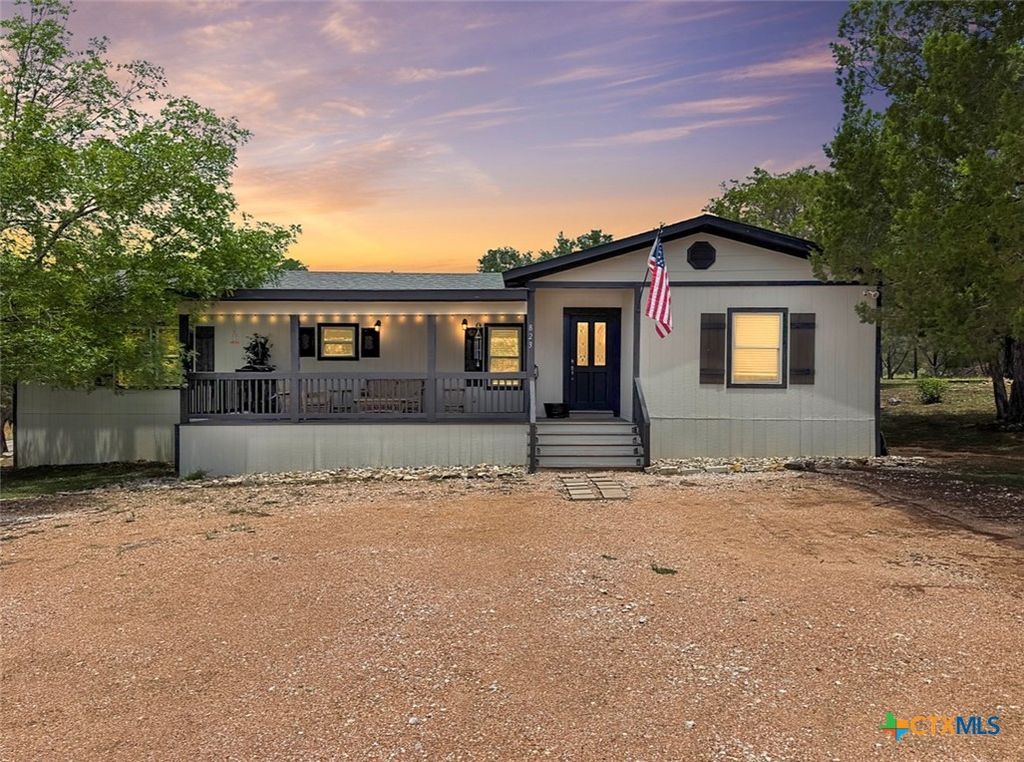 823 Trail Crest Drive, Canyon Lake, TX 78133