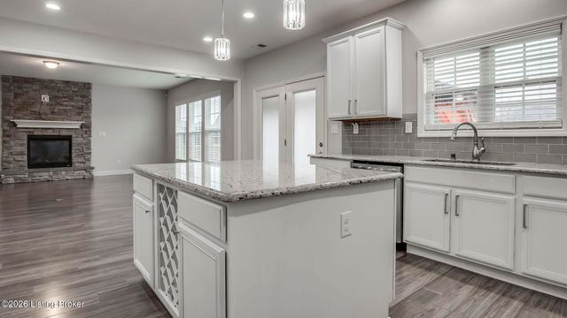 204 Chestnut Grove Ct, Louisville, KY 40023