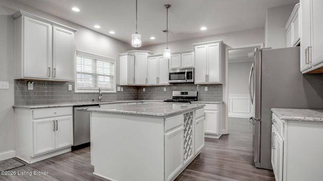 204 Chestnut Grove Ct, Louisville, KY 40023