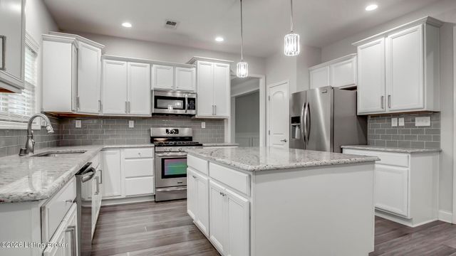 204 Chestnut Grove Ct, Louisville, KY 40023