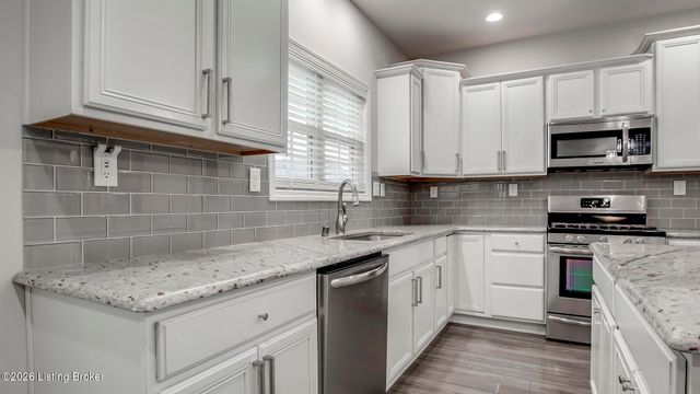 204 Chestnut Grove Ct, Louisville, KY 40023